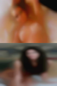 Discrete naked blog woman!